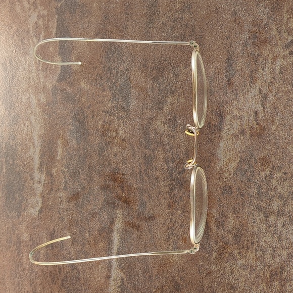 Vintage Gold Round Glasses - Picture 2 of 3